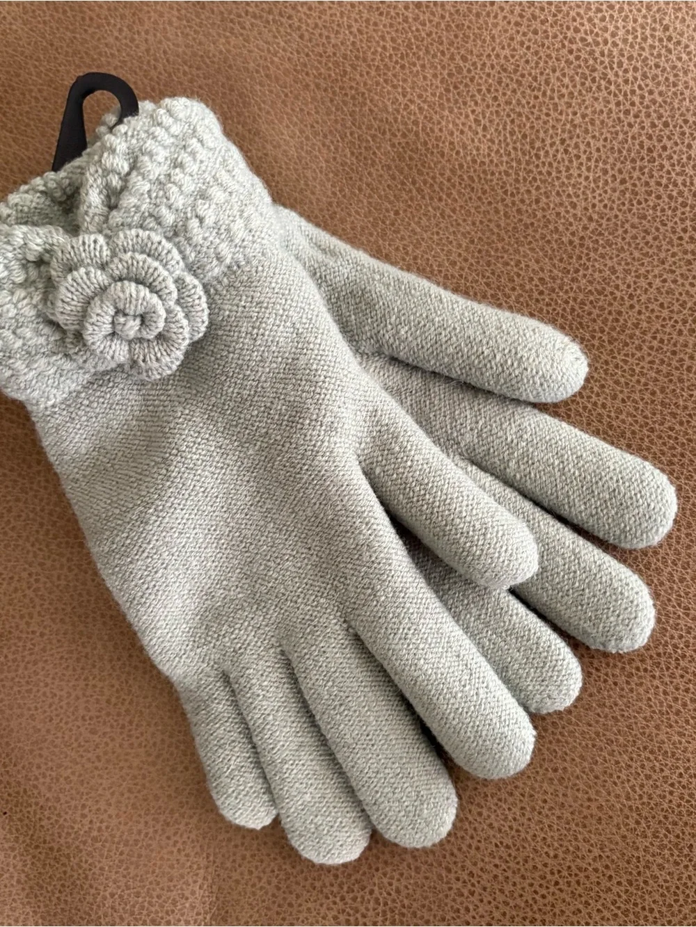 Grey Knit Flower Cuff Gloves